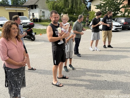 Predaja novega dvigala zgodba srčnosti, solidarnosti in povezanosti (19)
